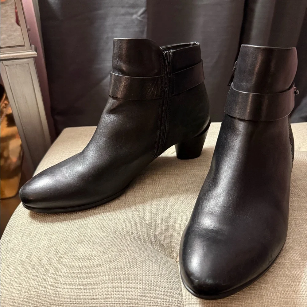 ECCO Black Leather Ankle Booties Side Zip Comfort Heel Size 40 (US 9–9.5) - Picture 2 of 13